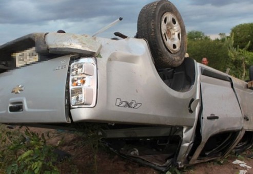 Carro saiu da pista após capotamento na Estrada do Feijão (Foto: Portal Bacia do Jacuipe)