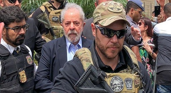 O IDOSO QUE CAUSA MEDO AOS FASCISTAS