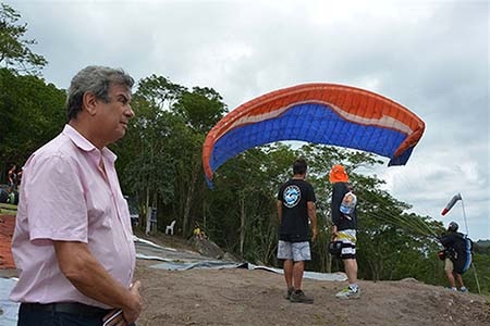 Ele vai de voo livre
