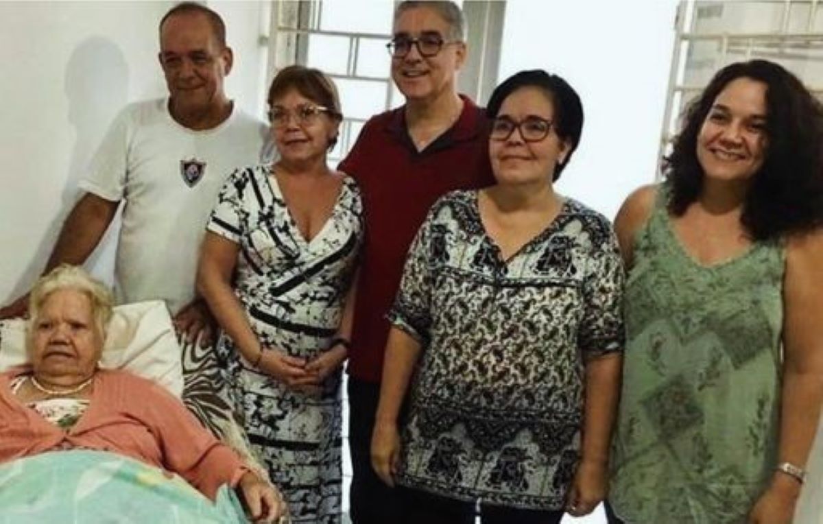 PROFESSORA-ZIZI-DONA-ZIZI-E-FAMILIA.jpg