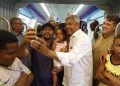 Moradores do Subúrbio Ferroviário participam da primeira viagem-teste do VLT com a comunidade, no trecho Calçada-Lobato